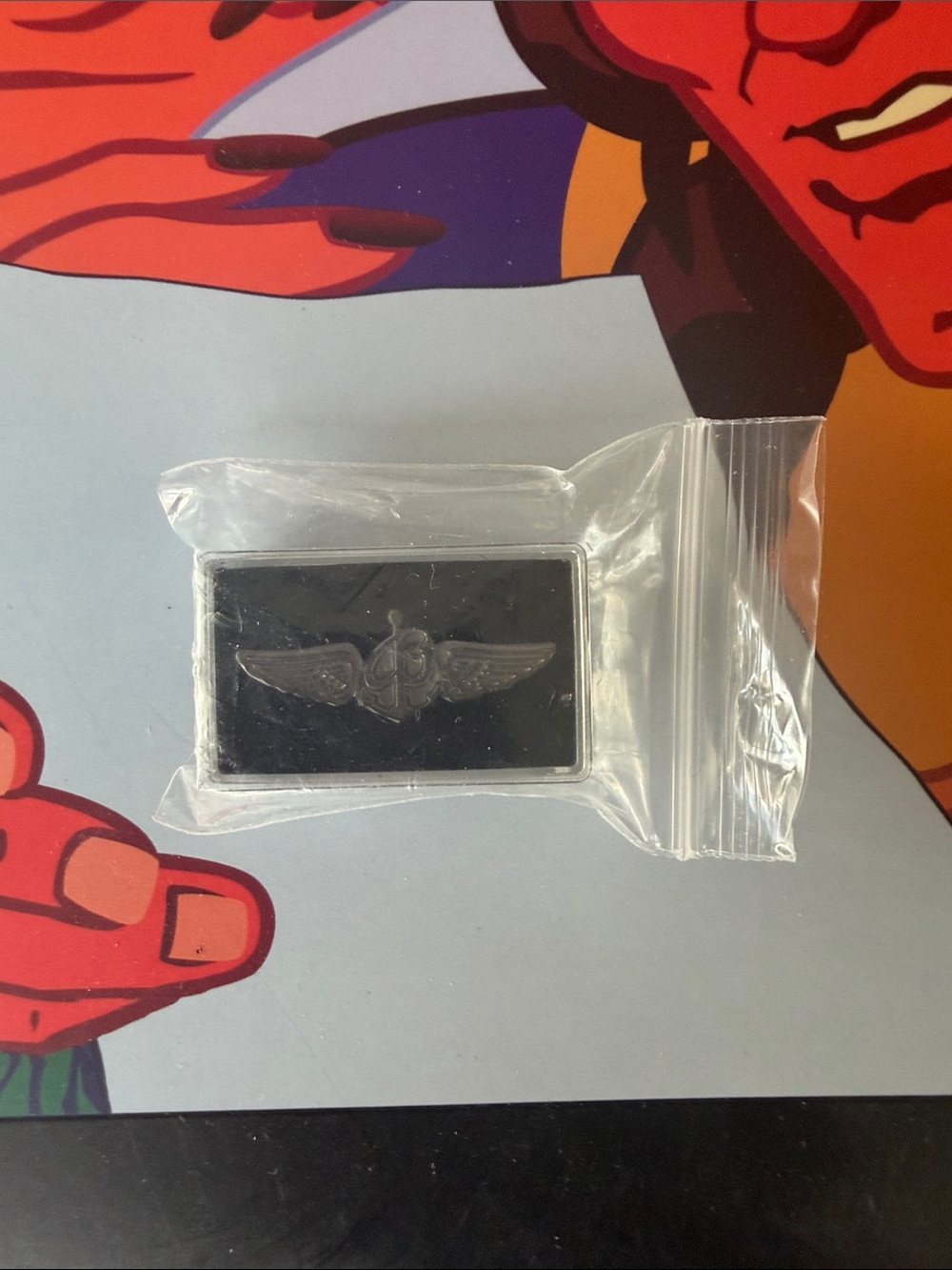 Breitling Wings Pin and Pop-Art Aviation Bag - Picture 4 of 5